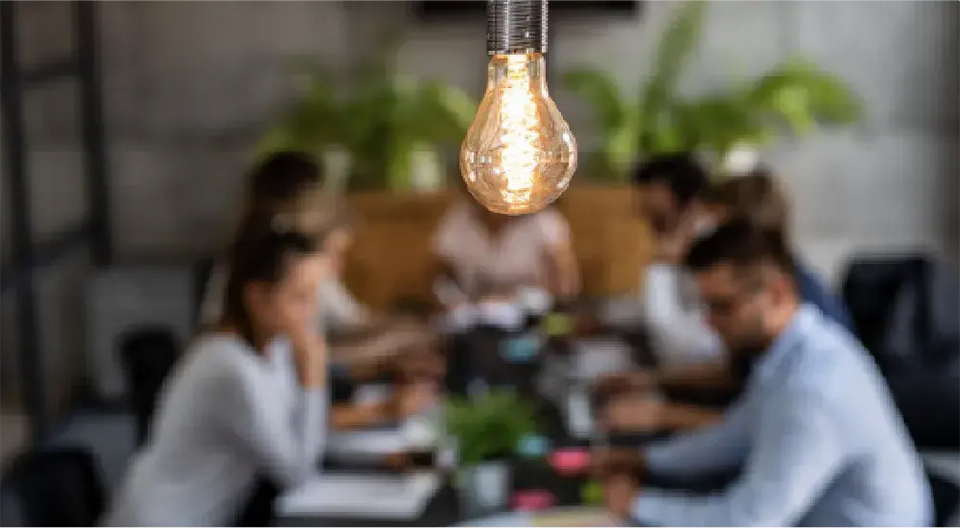 Grupo en reunión, emprendimientos exitosos